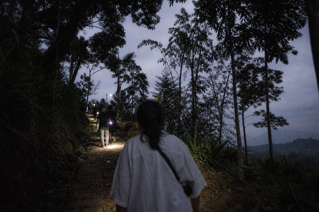 The pre-dawn forest path up Punthuk Setumbu hill