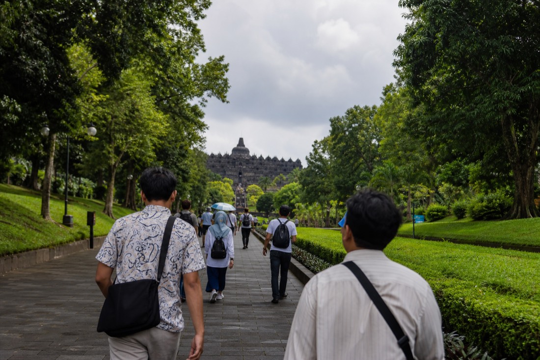 The garden approach walk toward Borobudur temple