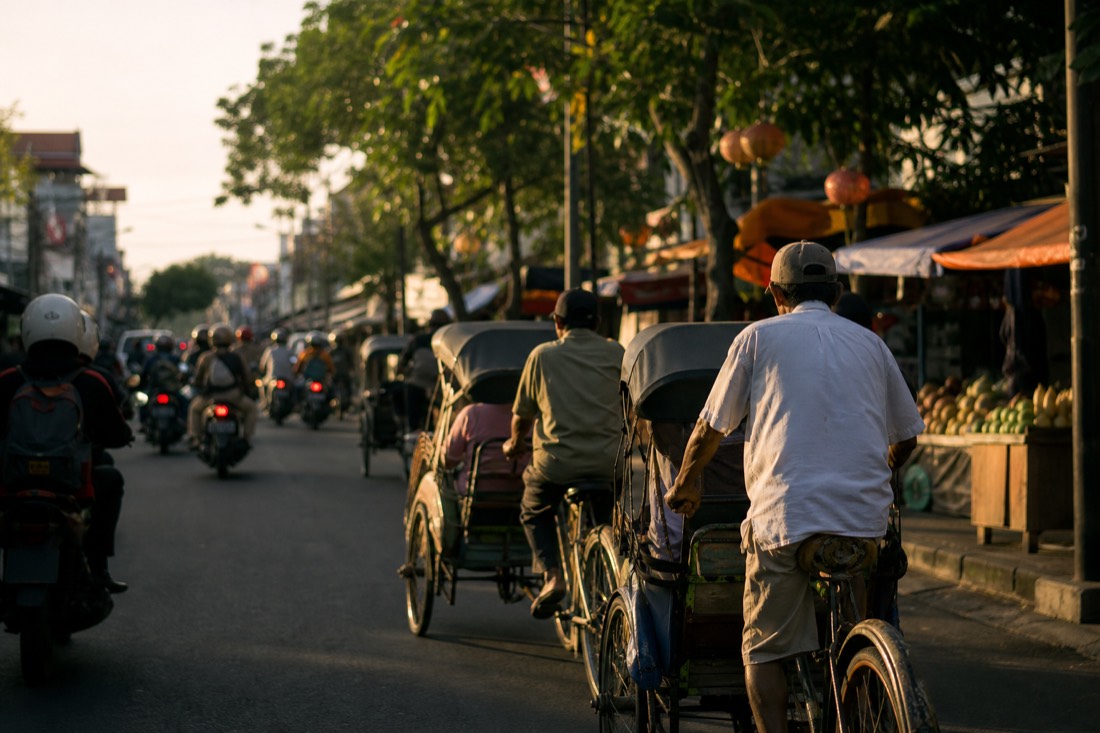 A street scene in Yogyakarta, the departure city for Borobudur tours